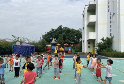 大足县国梁镇中心幼儿园户外活动场地