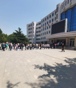 宝坻区中登高级中学户外活动场地