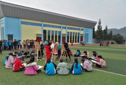 金堂县官仓镇初级中学户外活动场地