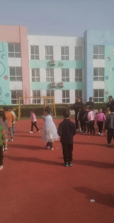 俚岛峨石一村幼儿园