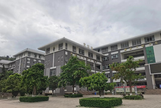 富锦市大榆树镇富民中学