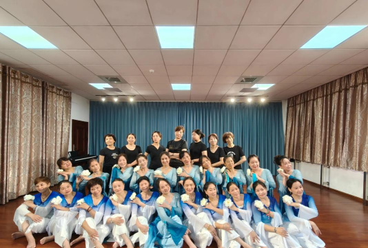 西乌珠穆沁旗舞韵艺术培训有限公司户外活动场地