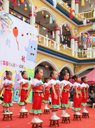 遂溪县遂城小幼苗幼儿园户外活动场地