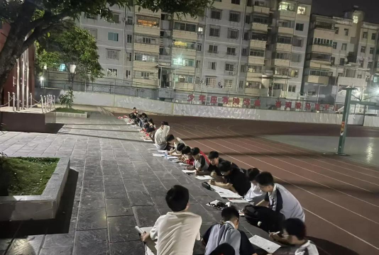 港南区瓦塘思怀初中户外活动场地