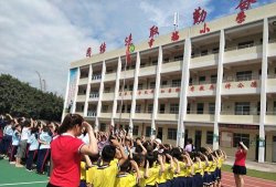 老隆镇幸福小学