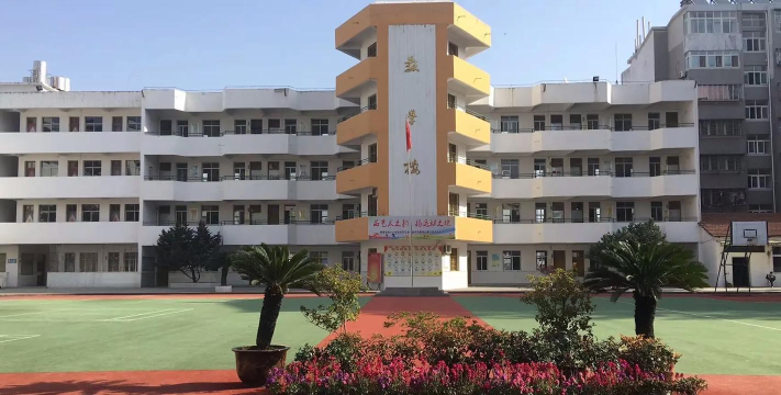 陕西省宝鸡市金台区蟠龙一中户外活动场地