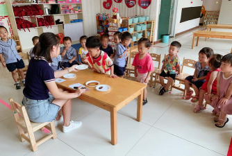 和静县小豆豆幼儿园户外活动场地