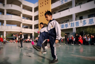 小榄镇绩东二小学户外活动场地