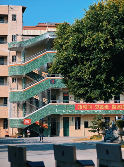 余姚市阳明中学户外活动场地