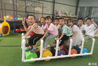 楚雄市红太阳艺术幼儿园户外活动场地