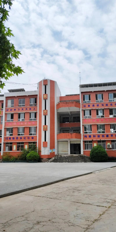 二郎坝九年制学校户外活动场地