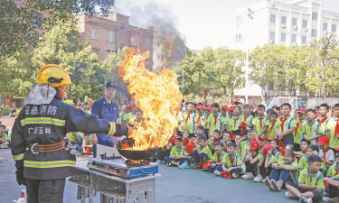 新亨镇硕榕中心小学户外活动场地