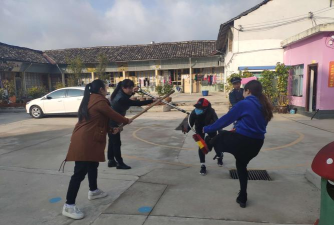 龙陵县镇安镇安幼儿园