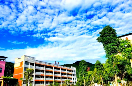 旺苍县盐河乡中心校