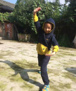 阆中市二龙镇小学校