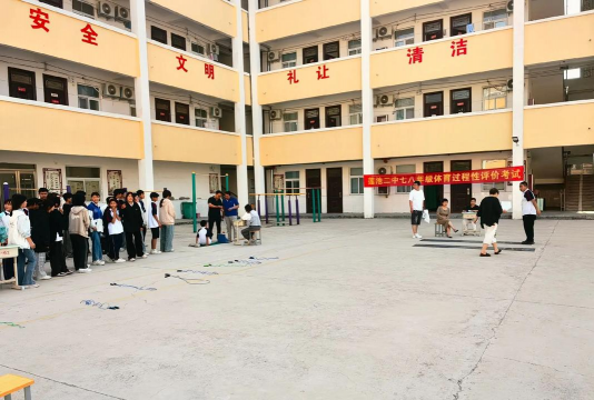 金鼎山镇莲池中学户外活动场地