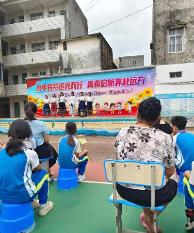 东兴市江平镇中心小学户外活动场地