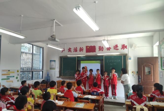 双龙镇中心校硐庙村小学校户外活动场地