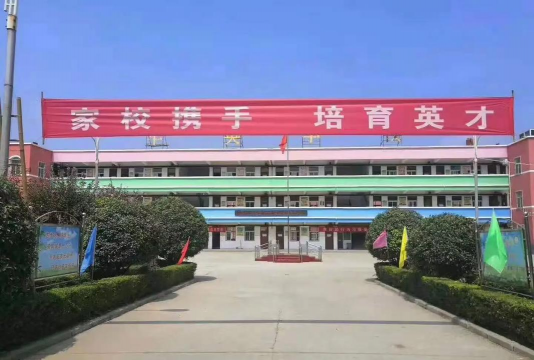 达县华英小学户外活动场地