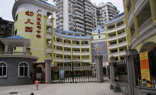 廉江市大中幼儿园户外活动场地