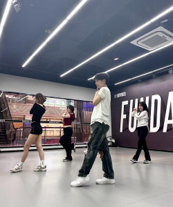 宿迁市零舞贰柒舞蹈培训有限公司金鹰广场分公司户外活动场地