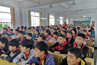 平南县大坡镇中心小学户外活动场地