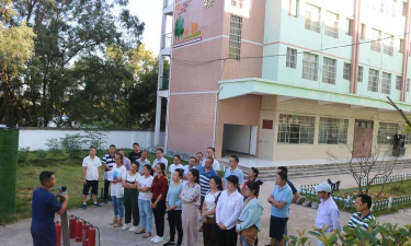 斗山镇浮石中学