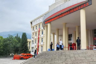 昆明市东川区乌龙学区乌龙中学户外活动场地