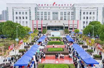 贺州市高级印刷职业技术学校户外活动场地