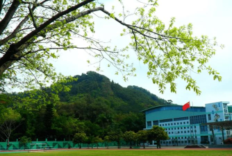 华富中学户外活动场地