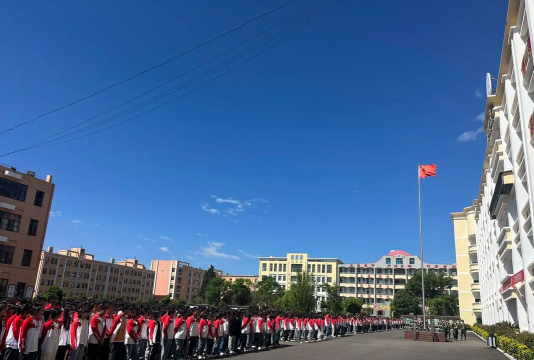 马龙县职业中学户外活动场地