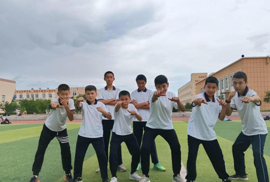 阿合塔拉中心小学