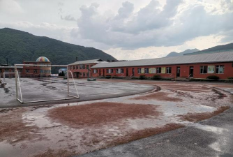 临江市立新小学