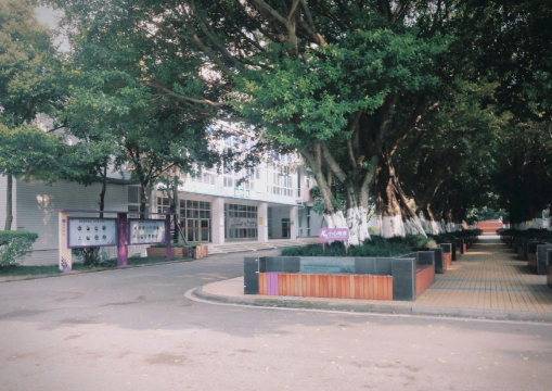 长寿镇第二初级中学