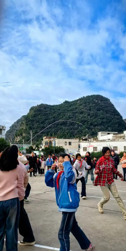 兴义市万屯镇盘兴学校