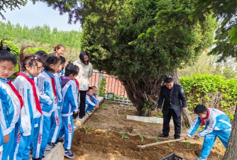 葫芦岛市化工第一小学户外活动场地