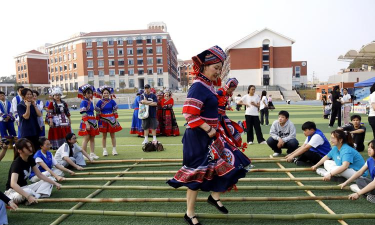 来凤县三胡民族中学