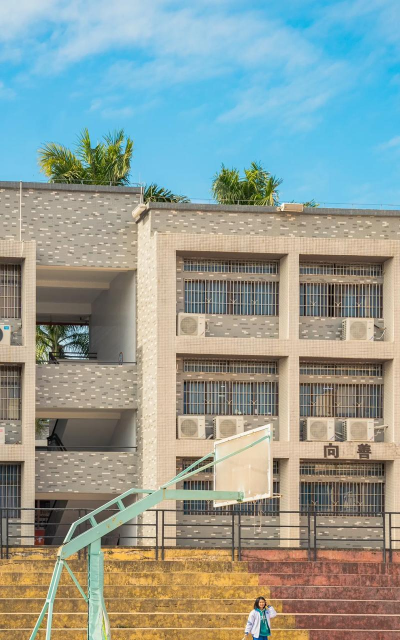 广州市增城区郑中钧中学户外活动场地