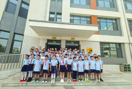 天津市津南区传字营联合小学户外活动场地