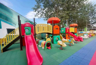 蓝馨幼儿园户外活动场地