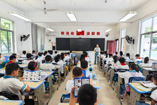 津市市第三小学户外活动场地