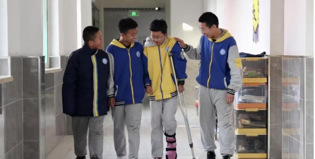 东华三院李赐豪小学户外活动场地