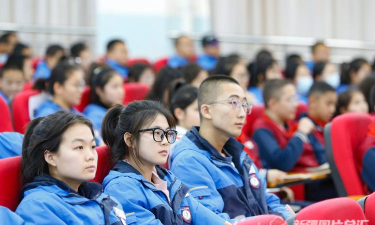 乌鲁木齐新疆大学附属中学户外活动场地