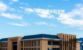丽江云龙县民族职业高级中学户外活动场地