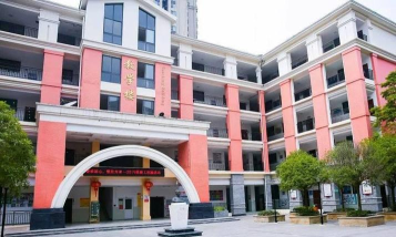 广州天河区成龙中学(九年一贯制)户外活动场地