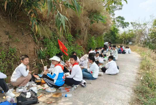 思茅市镇沅县第三中学户外活动场地