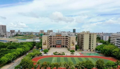 湛江市坡头区第一小学户外活动场地