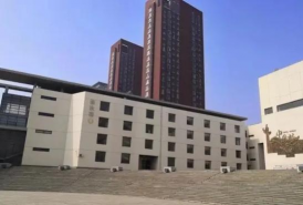 大连市第四十二中学户外活动场地