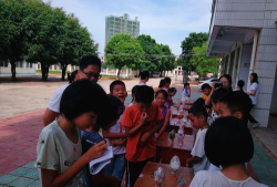 草潭镇第一小学