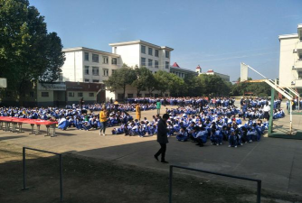 华亭县安口初级中学户外活动场地